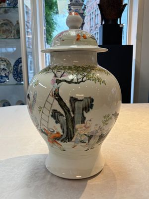 A Chinese famille rose 'lady and boys' vase and cover, Qianlong mark, Republic — photo 1