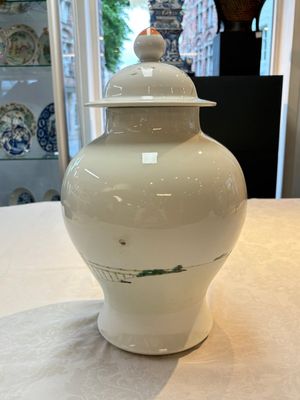 A Chinese famille rose 'lady and boys' vase and cover, Qianlong mark, Republic — photo 3