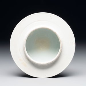 A Chinese famille rose 'lady and boys' vase and cover, Qianlong mark, Republic — photo 8