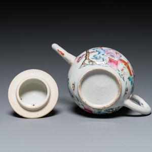 A Chinese famille rose 'lady and child' teapot and cover, 18th C. — 照片 7