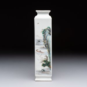 A Chinese famille rose 'landscape and calligraphy' square vase, Shen De Tang Zhi 慎德堂製 mark, Republic — photo 2