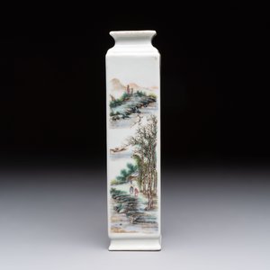 A Chinese famille rose 'landscape and calligraphy' square vase, Shen De Tang Zhi 慎德堂製 mark, Republic — photo 4