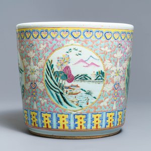 A Chinese famille rose 'landscape medallions' jardinière, 19th C. — 照片 2