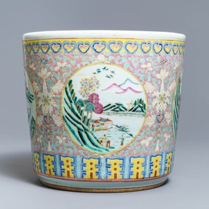 A Chinese famille rose 'landscape medallions' jardinière, 19th C. — 照片 4