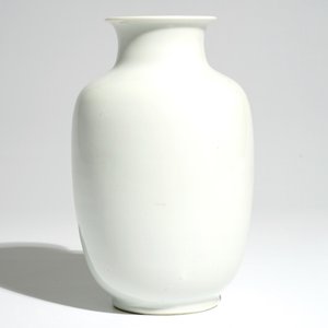 A Chinese famille rose lantern-shaped vase, Hongxian mark and poss. of the period, early 20th C. — 照片 3