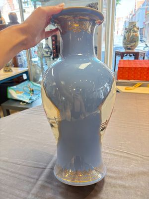 A Chinese famille rose lavender-blue-ground vase, Qianlong mark, Republic — photo 4