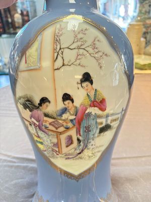 A Chinese famille rose lavender-blue-ground vase, Qianlong mark, Republic — photo 5