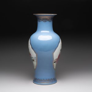 A Chinese famille rose lavender-blue-ground vase, Qianlong mark, Republic — photo 2