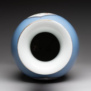 A Chinese famille rose lavender-blue-ground vase, Qianlong mark, Republic — photo 5