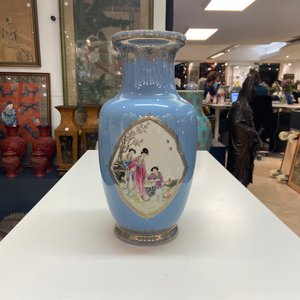 A Chinese famille rose lavender-blue-ground vase, Qianlong mark, Republic — photo 7