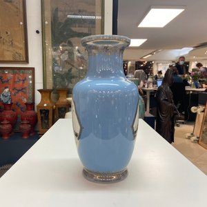 A Chinese famille rose lavender-blue-ground vase, Qianlong mark, Republic — photo 10