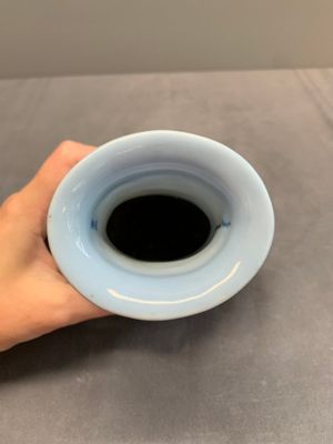 A Chinese famille rose lavender-ground vase with narrative design, Yongzheng mark, Republic — 照片 5