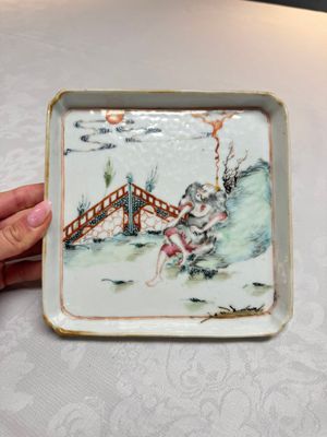 A Chinese famille rose 'Li Tieguai' square tray, 19th C. — foto 1