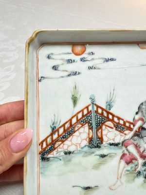 A Chinese famille rose 'Li Tieguai' square tray, 19th C. — foto 3