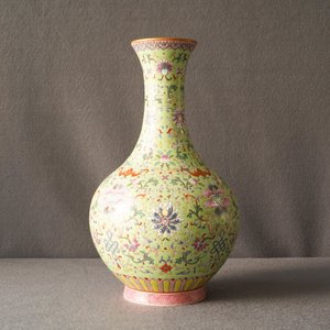 A Chinese famille rose lime green-ground vase, Qianlong mark, Republic — photo 11