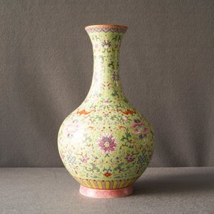 A Chinese famille rose lime green-ground vase, Qianlong mark, Republic — photo 12