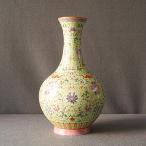 A Chinese famille rose lime green-ground vase, Qianlong mark, Republic — photo 13
