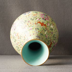 A Chinese famille rose lime green-ground vase, Qianlong mark, Republic — photo 16