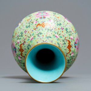 A Chinese famille rose lime green-ground vase, Qianlong mark, Republic — photo 10