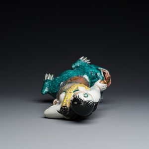 A Chinese famille rose 'Liu Hai on the toad' sculpture, signed Huang Yuanxiang 黃源項, 19th C. — 照片 6