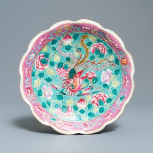 A Chinese famille rose lobed dish on foot for the Straits or Peranakan market, 19th C. — 照片 1