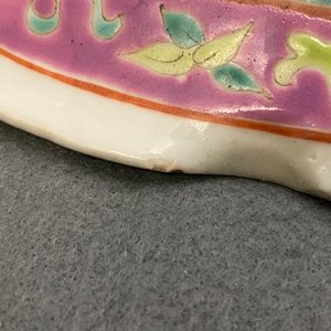 A Chinese famille rose lobed dish on foot for the Straits or Peranakan market, 19th C. — 照片 3