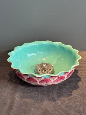 A Chinese famille rose 'lotus' bowl with turtle-shaped flower holder, Qianlong mark and of the period — photo 1