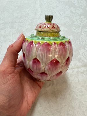 A Chinese famille rose 'Lotus Bud' tea caddy and cover, Qianlong mark, 19th C. — photo 4