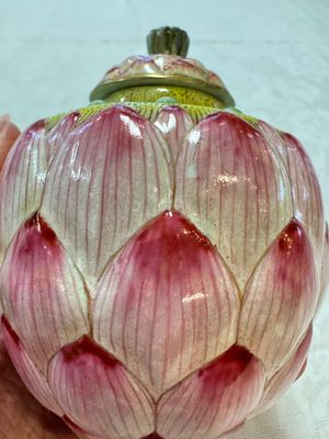A Chinese famille rose 'Lotus Bud' tea caddy and cover, Qianlong mark, 19th C. — photo 5