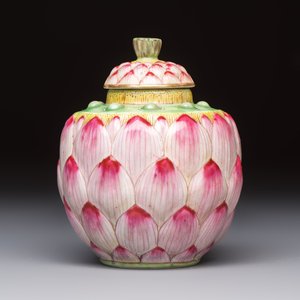 A Chinese famille rose 'Lotus Bud' tea caddy and cover, Qianlong mark, 19th C. — photo 4