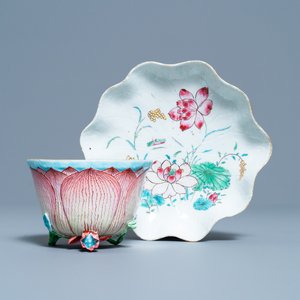 A Chinese famille rose 'lotus' cup and saucer with applied design, Yongzheng — 照片 1