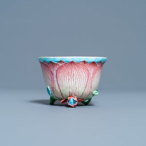 A Chinese famille rose 'lotus' cup and saucer with applied design, Yongzheng — 照片 7