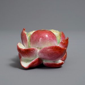 A Chinese famille rose lotus flower-shaped incense holder, 20th C. — 照片 3