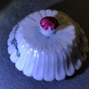 A Chinese famille rose lotus-moulded teapot and cover, Yongzheng — 照片 9