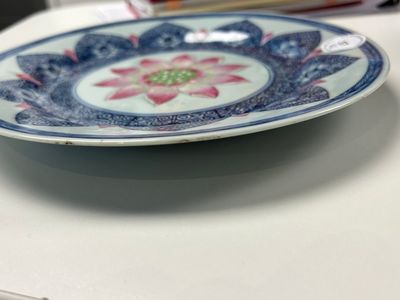 A Chinese famille rose 'lotus' plate for the Southeast Asian market and a 'butterfly and flower' plate, Yongzheng/Qianlong — photo 15