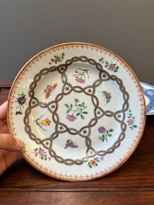 A Chinese famille rose 'lotus' plate for the Southeast Asian market and a 'butterfly and flower' plate, Yongzheng/Qianlong — photo 2
