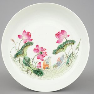 A Chinese famille rose "Lotus pond" dish, Daoguang mark and poss. of the period — 照片 1