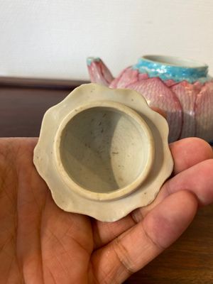 A Chinese famille rose 'lotus' teapot and cover, Yongzheng — photo 6