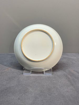 A Chinese famille rose 'Lowestoft' teapot, a plate, three cups and nine saucers, Qianlong — photo 16