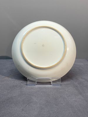 A Chinese famille rose 'Lowestoft' teapot, a plate, three cups and nine saucers, Qianlong — photo 22