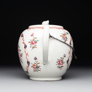 A Chinese famille rose 'Lowestoft' teapot, a plate, three cups and nine saucers, Qianlong — photo 17