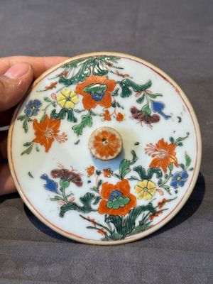 A Chinese famille rose 'Madame de Pompadour' pot-pourri jar and cover, Qianlong, ca. 1745 — photo 5