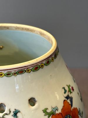 A Chinese famille rose 'Madame de Pompadour' pot-pourri jar and cover, Qianlong, ca. 1745 — photo 8