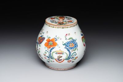 A Chinese famille rose 'Madame de Pompadour' pot-pourri jar and cover, Qianlong, ca. 1745