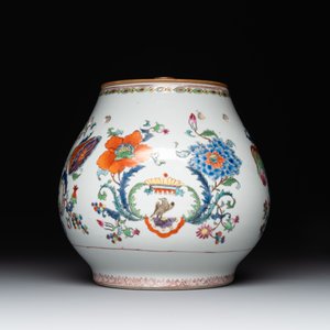 A Chinese famille rose 'Madame de Pompadour' pot-pourri jar and cover, Qianlong, ca. 1745 — photo 3
