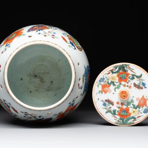 A Chinese famille rose 'Madame de Pompadour' pot-pourri jar and cover, Qianlong, ca. 1745 — photo 6