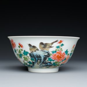 A Chinese famille rose 'magpies and peonies' bowl, Yongzheng mark, Republic — 照片 2
