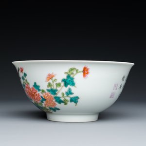A Chinese famille rose 'magpies and peonies' bowl, Yongzheng mark, Republic — 照片 3