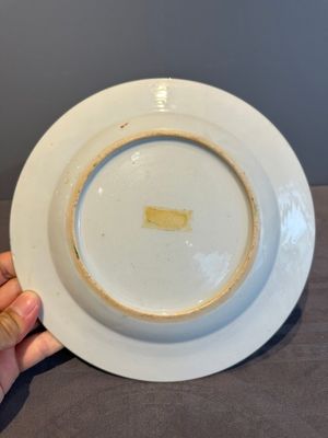A Chinese famille rose 'Magu' plate, a famille verte plate and two Imari-style plates with floral design, Kangxi/Yongzheng — photo 11