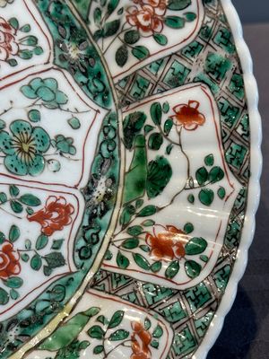 A Chinese famille rose 'Magu' plate, a famille verte plate and two Imari-style plates with floral design, Kangxi/Yongzheng — photo 19